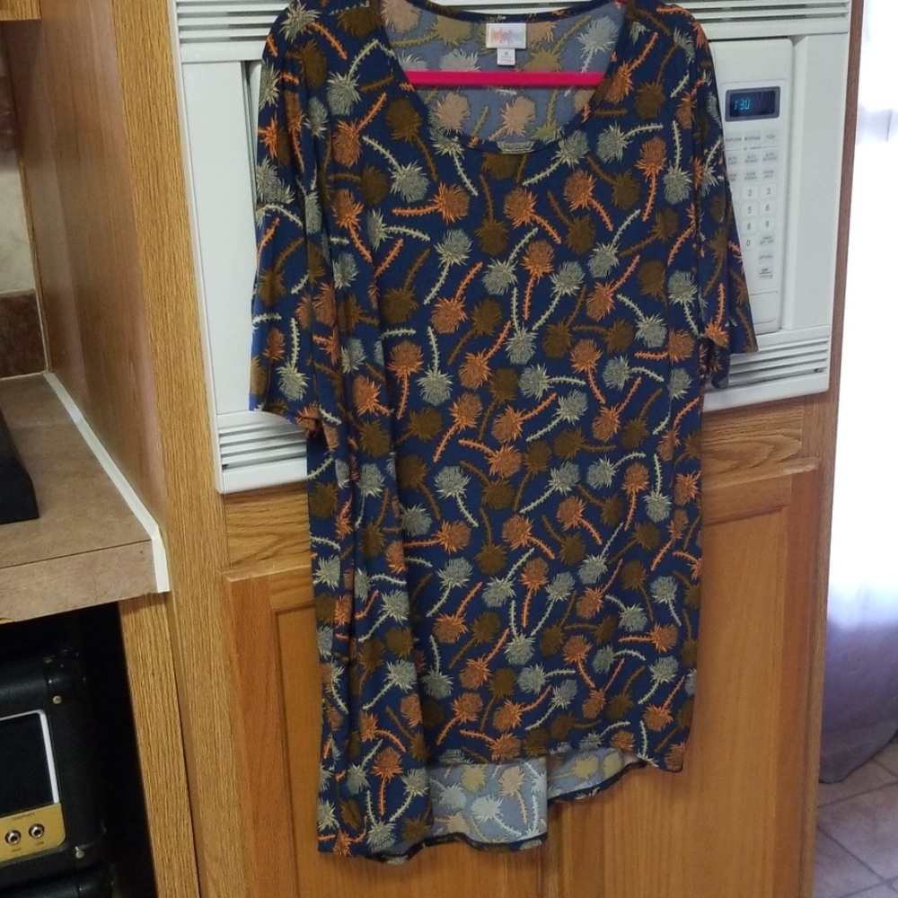 Medium lularoe Irma tunic